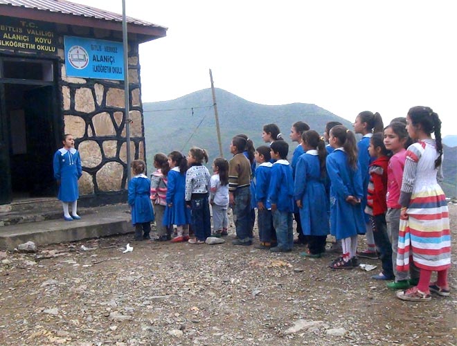 Doğunun fedakar öğretmenleri: Zorlukları sevgi diliyle aşıyoruz