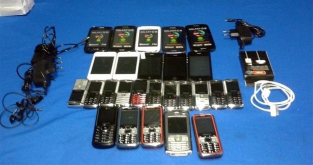 Kaçak telefon satan şahıs suçüstü yakalandı