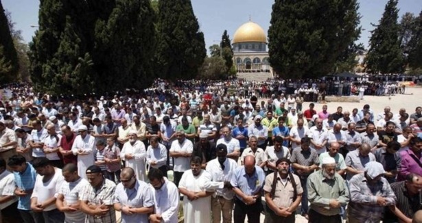 Mescid-i Aksa'da 45 yaş zulmü