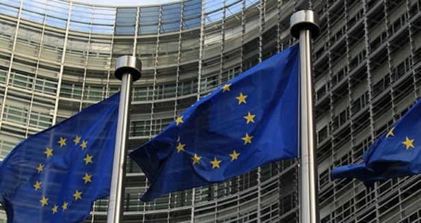 AB'den Mursi'ye: Taahhütlerine bağlı kal