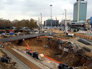 Taksim üst geçidi açıldı