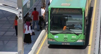 Metrobüs durağına kilit vuruldu