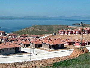 TOKİ'den göl manzaralı konut!