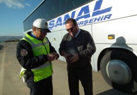 Kamyon sürücülerine kış lastiği uyarısı