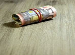 Zenginler az maaş veriyor