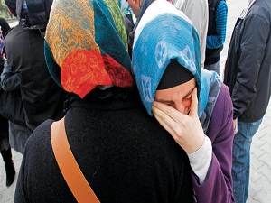 Başörtü seni dersten geri bırakır