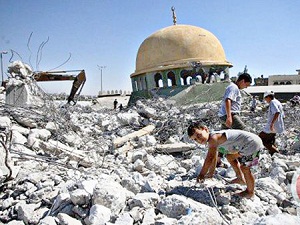 İsrail’in saldırılarından camiler de payını aldı