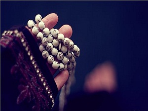 Allah'ı zikreden bir cemaatle birlikte...