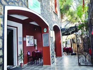 Okullarını geri istiyorlar