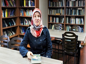 Kitap okuyan anne, çocuğa rol model oluyor