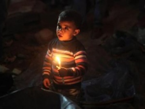 Öldürülen çocuklar için 43 mum