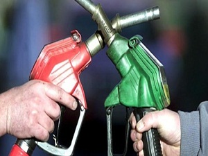 Benzine yılın ilk zammı geldi
