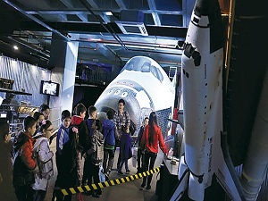 NASA gider uzaya, biz gideriz sergisine