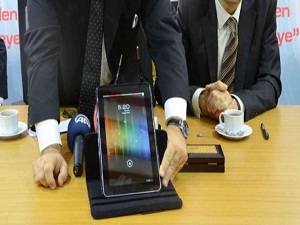 Öğretmene klavyeli öğrenciye kalemli