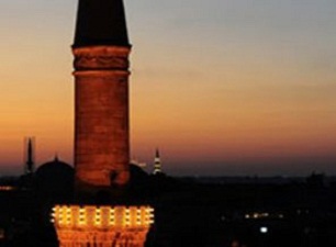 İstanbul'daki çürük camiler unutuldu