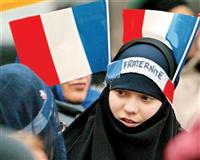 Fransa'da başörtüsü skandalı