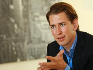 Dinleri bilerek aşağılıyorlar