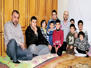 Evinde 60 mülteciyi ağırlıyor
