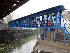 Enerji nakli için 36 metre kafes köprü yaptılar!