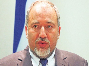 Liberman İbrahim Cami'sinin avlusuna girdi