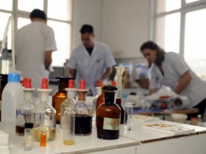 Düşünce ile hareket edebilen yapay el