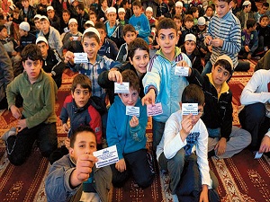 Bu caminin müdavimi çocuklar