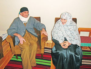 Be­di­üz­za­man müezzin mahfilinde ha­fız­la­rı dinliyordu