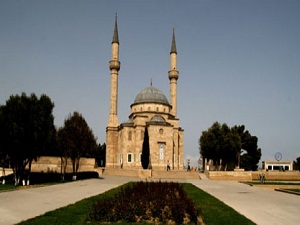 Azerbaycan'da 3 yıl sonra ilk namaz kılındı