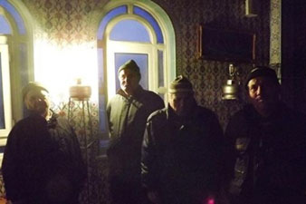 Caminin ezanını kesiyorlar!