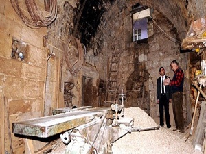 16 asırlık kilise depo olarak kullanılıyor