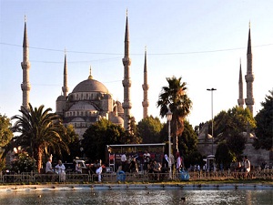 Sultanahmet'in bir minaresi yıkılacak!