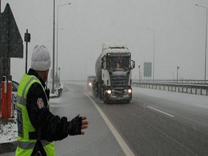 Bolu Dağı'nda sürücüye lastik eğitimi