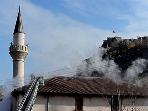 600 yılık camide yangın