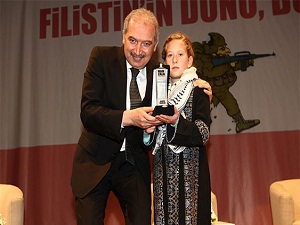 Filistinli Ahed Tamimi’ye ‘cesaret ödülü’