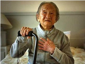 Yaşlıları ziyaret yasal zorunluluk oldu