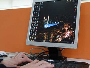 Arka plan resmine dikkat!