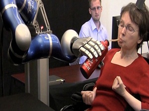 Beyin kontrollü robot kol