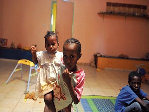 Nijer’de yetimler yetimlere emanet