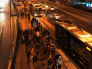 Topbaş: Metrobüsler limitini aştı