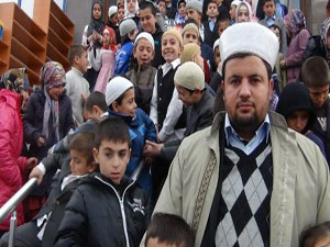 180 vakit namaz kılan çocuğa tablet hediye