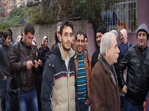 Binlerce kişi AÖF kimliği için sıra bekledi