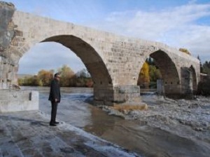 Selçuklu eserleri bir bir ayağa kaldırılıyor