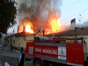 Evden çıkarken elektrikli eşyanızı fişten çekin' uyarısı