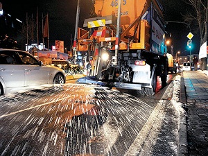 Başakşehir Belediyesi'nden yollara 215 ton tuz