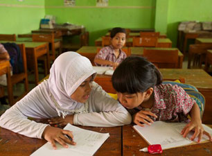 Endonezya'da din eğitimi şiddeti çözer mi tartışması