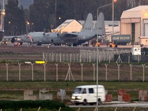 İncirlik Üssündeki mescidi tahrip ettiler