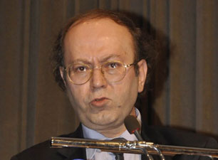 Bediüzzaman, küçüğün büyükten büyük olduğunu anlatır