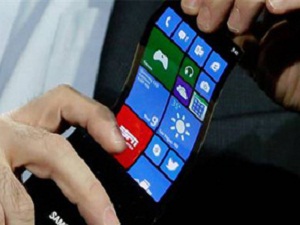 Samsung Bükülebilen Ekranı Tanıttı