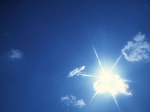 Güneş ışınlarına fazla maruz kalmak deriyi çabuk yaşlandırıyor