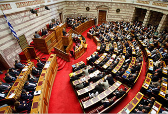 Yunan parlamentosunda Kur'an ve imam tartışması